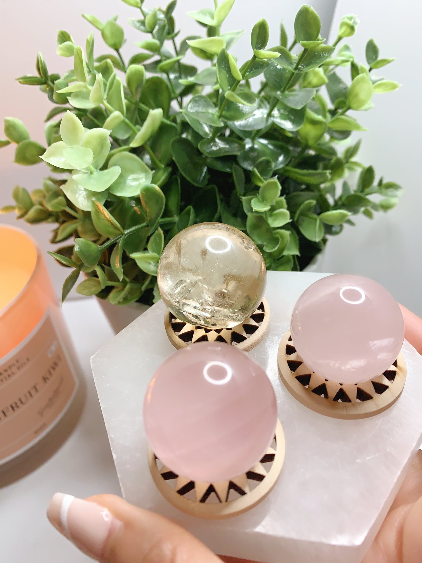 WOODEN SPHERE HOLDER