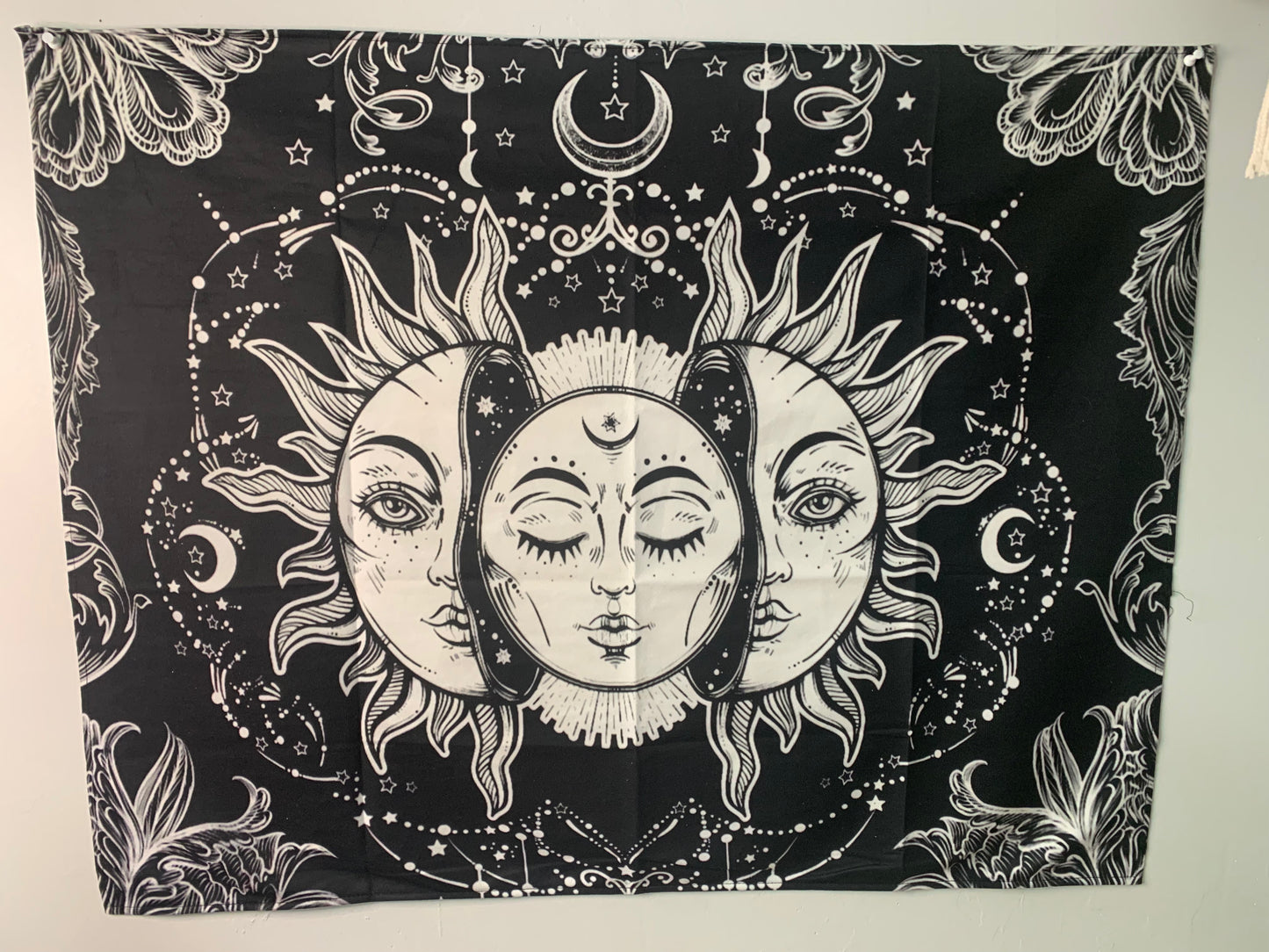 BLK/WHITE CELESTIAL WALL TAPESTRY
