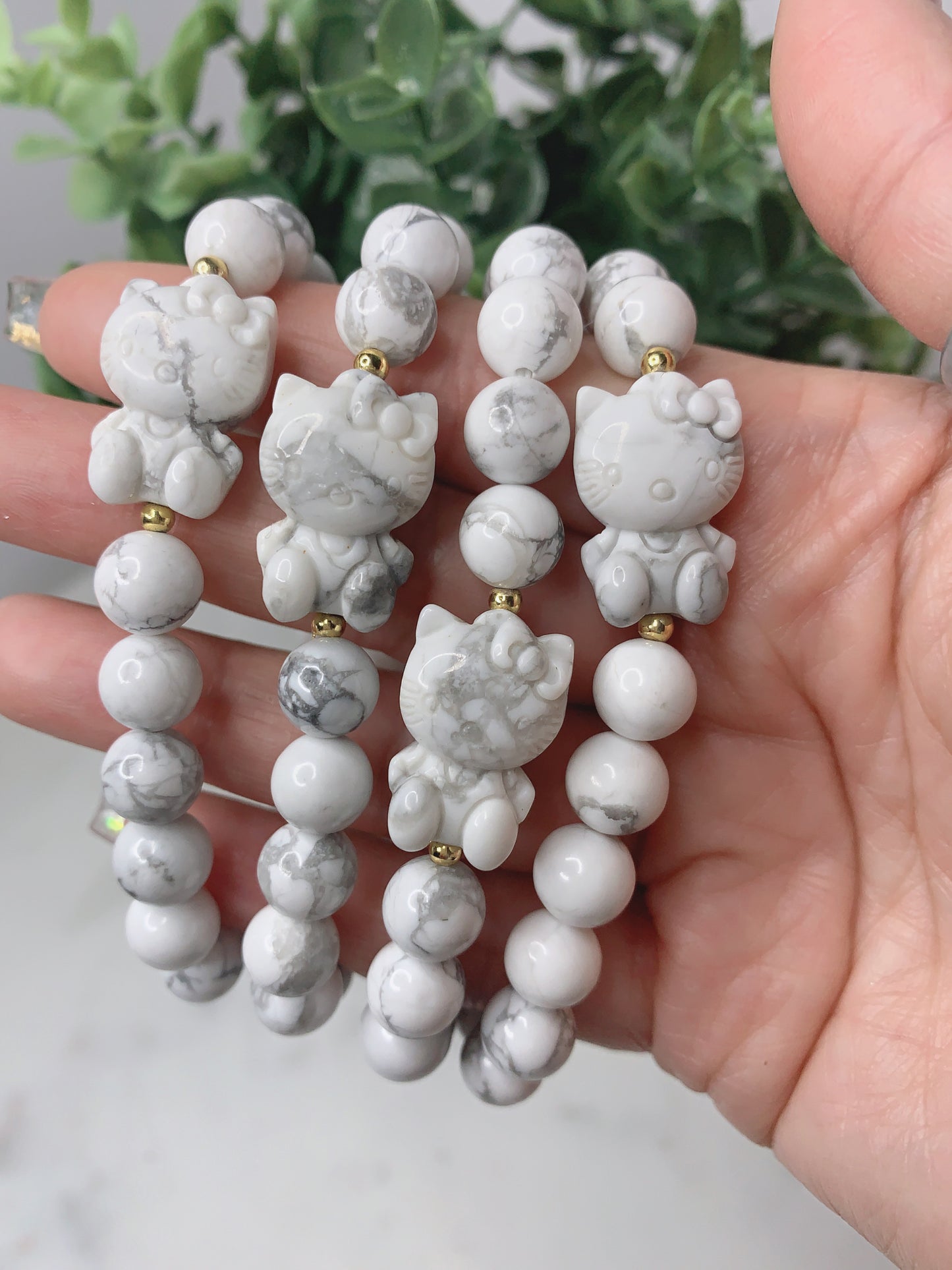 HOWLITE HELLO KITTY BRACI