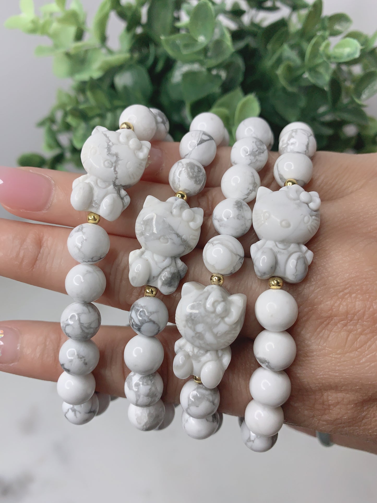 HOWLITE HELLO KITTY BRACI