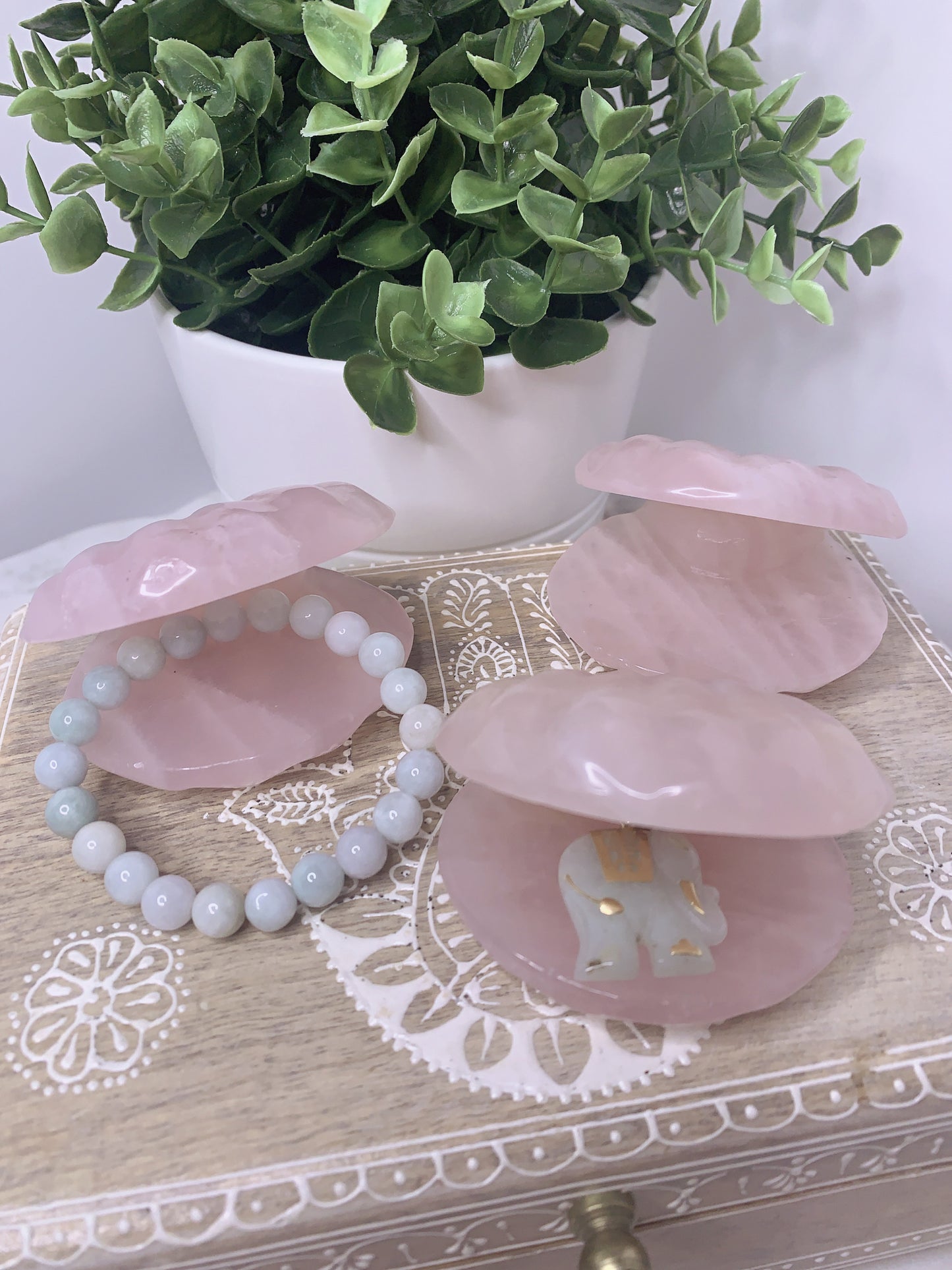 ROSE QUARTZ CLAM SHELL