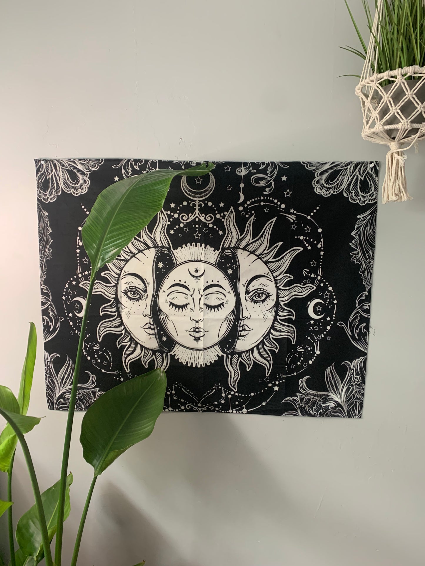 BLK/WHITE CELESTIAL WALL TAPESTRY