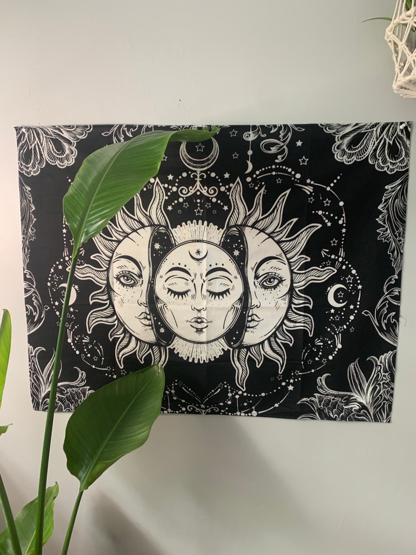BLK/WHITE CELESTIAL WALL TAPESTRY
