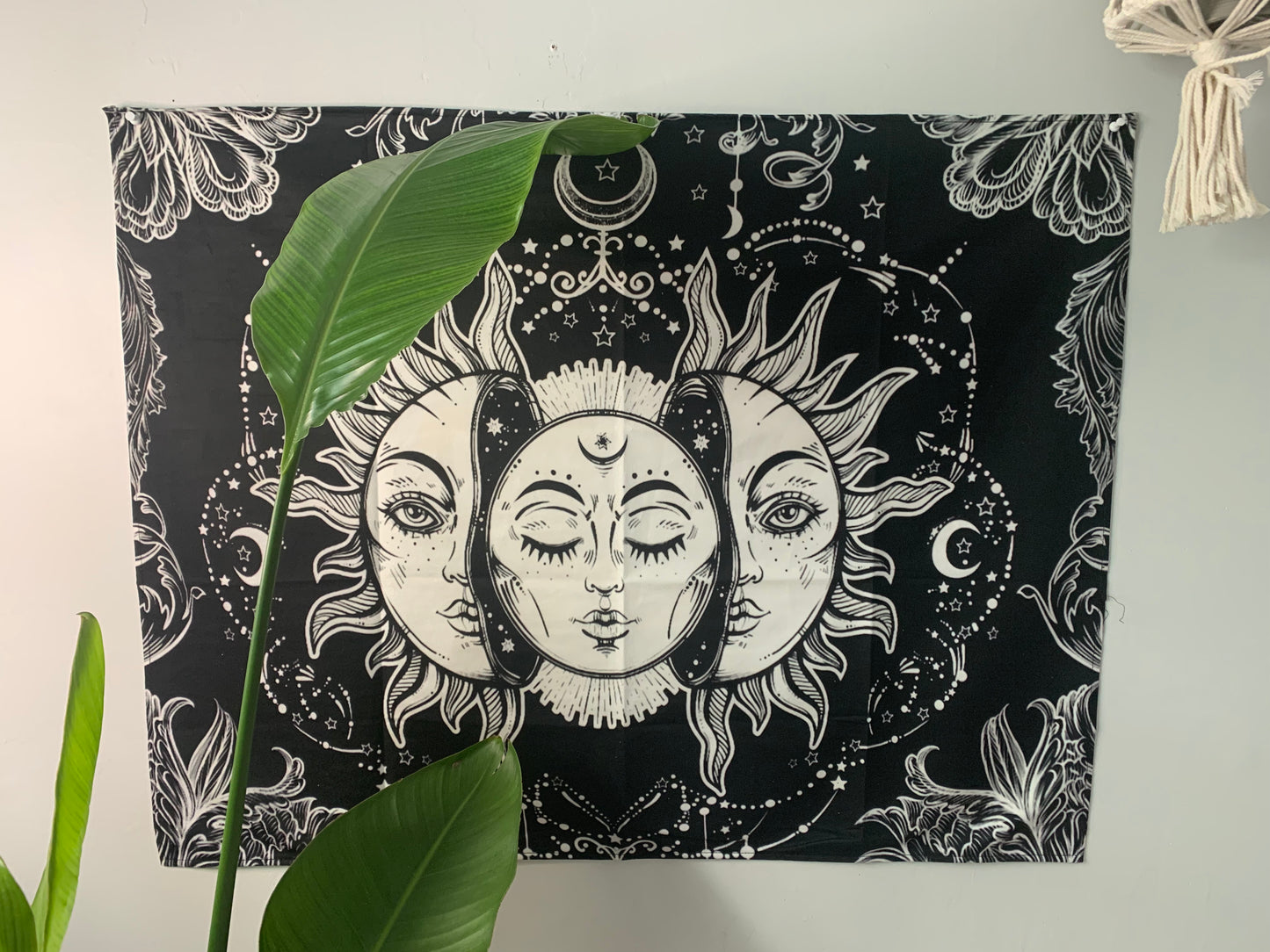 BLK/WHITE CELESTIAL WALL TAPESTRY