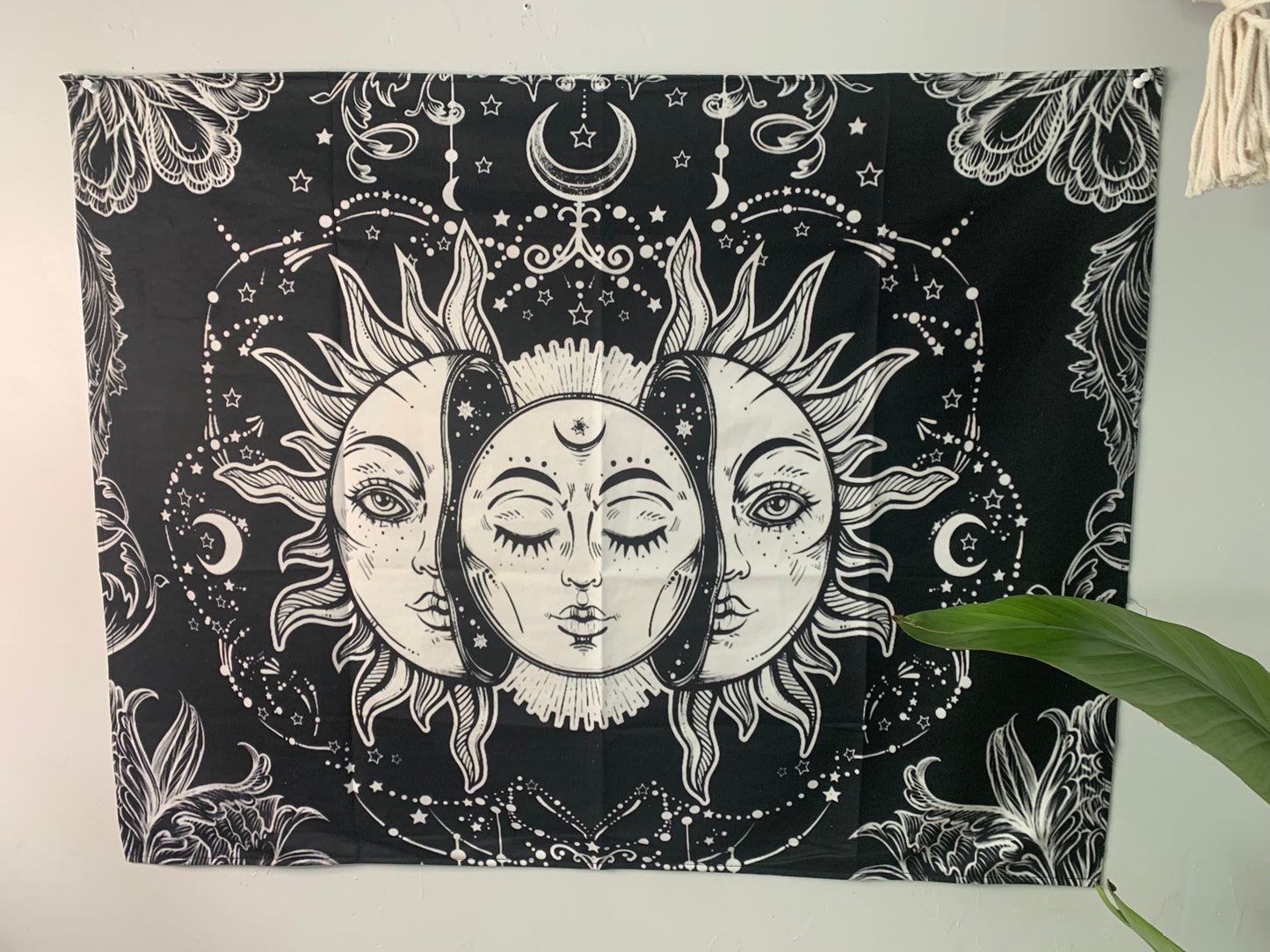 BLK/WHITE CELESTIAL WALL TAPESTRY