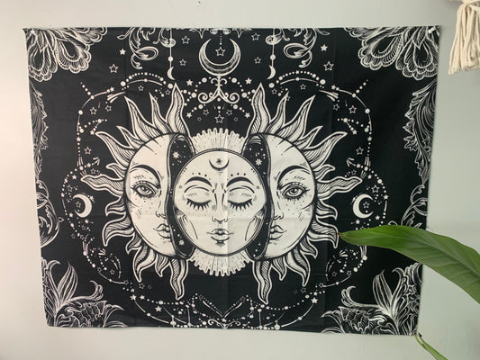 BLK/WHITE CELESTIAL WALL TAPESTRY