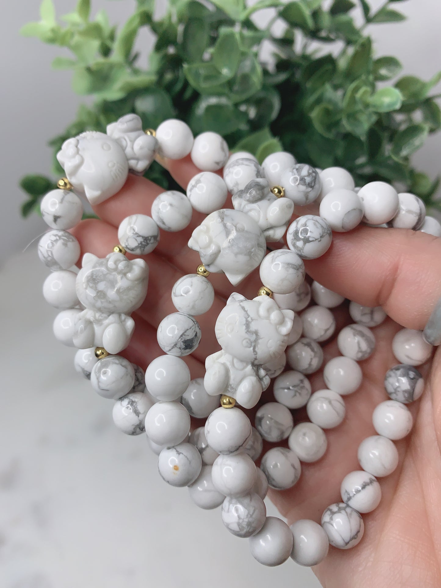 HOWLITE HELLO KITTY BRACI
